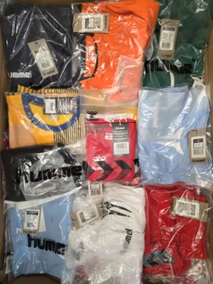 The photo shows a package with clothing in the category H.