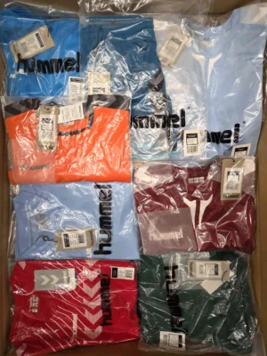 The photo shows a package with clothing in the category H.