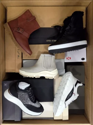 The photo shows a package with footwear in the category AS.