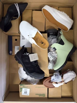 The photo shows a package with clothing in the category B.