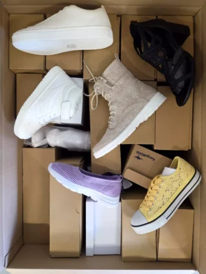 The photo shows a package with clothing in the category B.