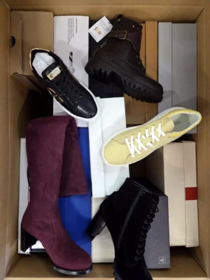 The photo shows a package with footwear in the category AS.