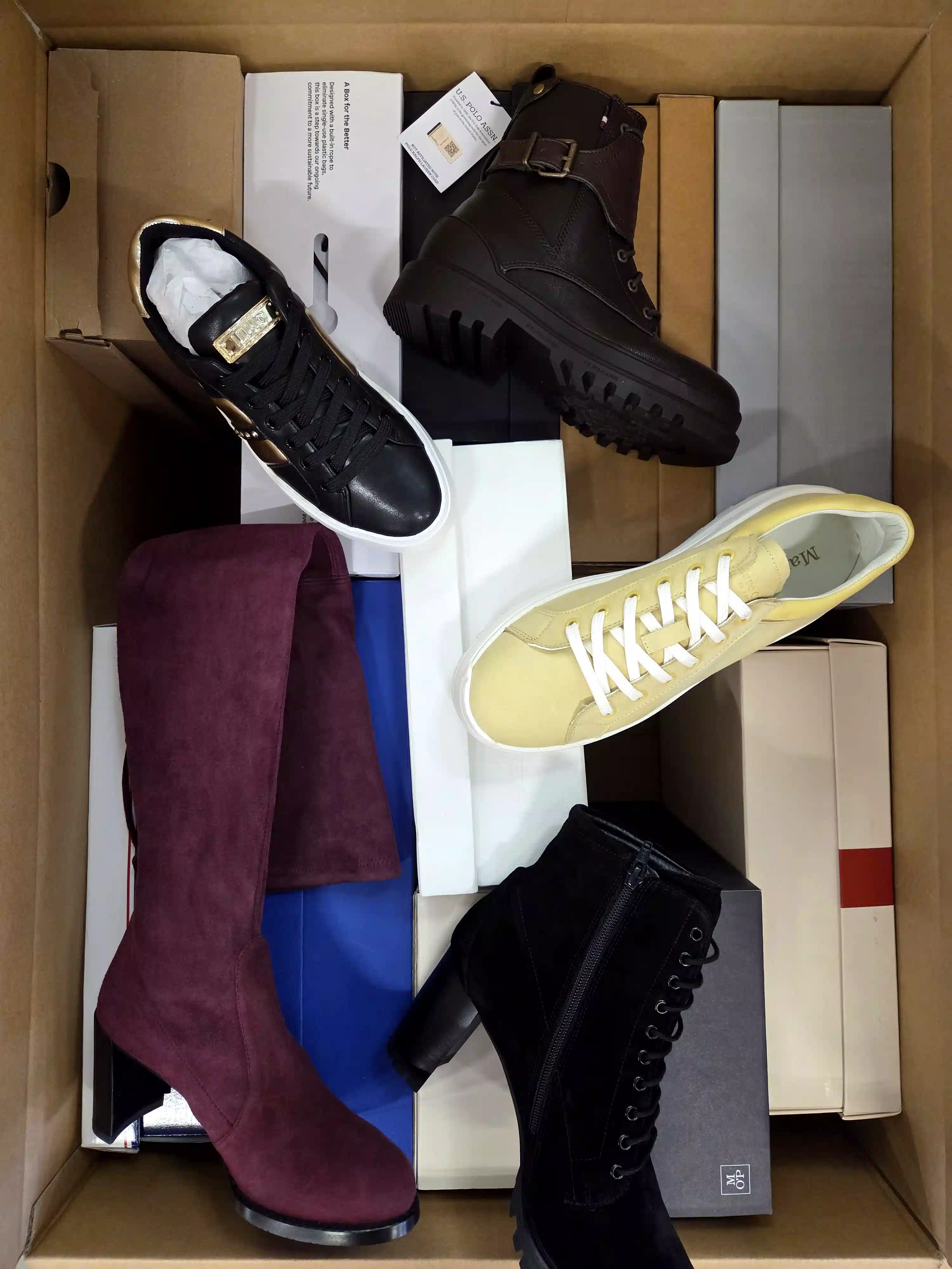 ASW120 2 The photo shows a package with footwear in the category AS.