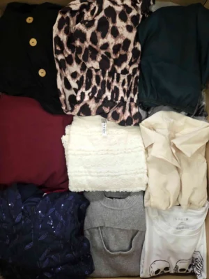 The photo shows a package with clothing in the category BSN.