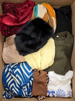 The photo shows a package with clothing in the category BSN.