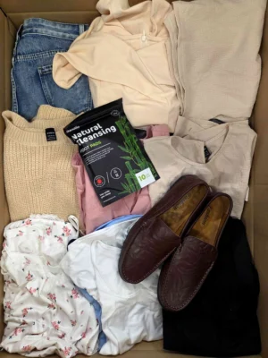 The photo shows a package with clothing in the category BSN.