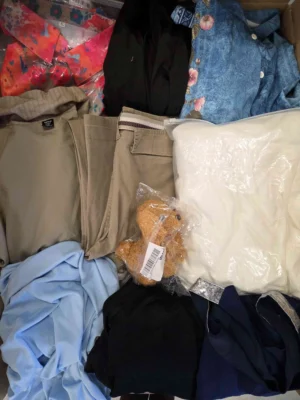 The photo shows a package with clothing in the category BSN.