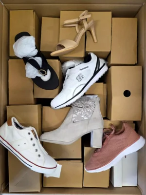 The photo shows a package with clothing in the category B.