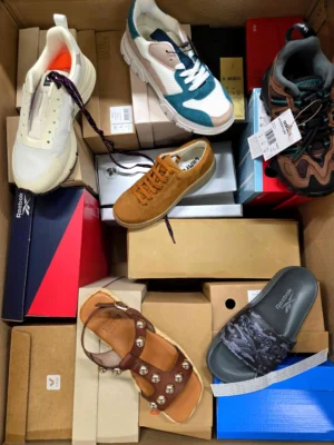 The photo shows a package with footwear in the category AS.