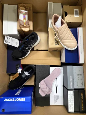 The photo shows a package with footwear in the category AS.
