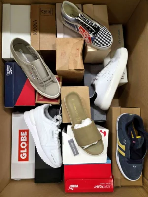 The photo shows a package with footwear in the category AS.