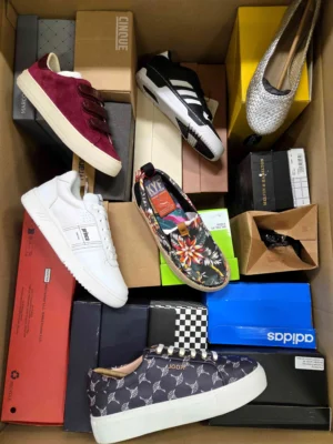 The photo shows a package with footwear in the category AS.