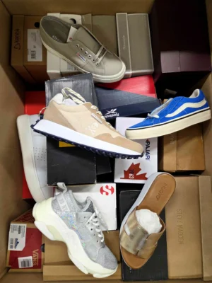 The photo shows a package with footwear in the category AS.