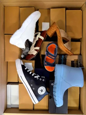 The photo shows a package with clothing in the category B.