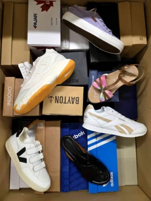 The photo shows a package with footwear in the category AS.