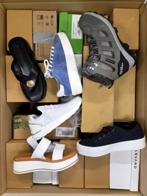 The photo shows a package with clothing in the category B.