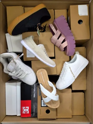 The photo shows a package with clothing in the category B.