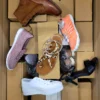 BYS137 2 The photo shows a package with clothing in the category B.