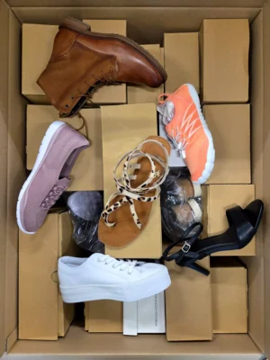 The photo shows a package with clothing in the category B.