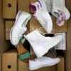BYS138 2 The photo shows a package with clothing in the category B.