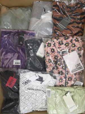 The photo shows a package with clothing in the category A.