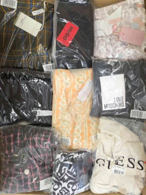 The photo shows a package with clothing in the category A.