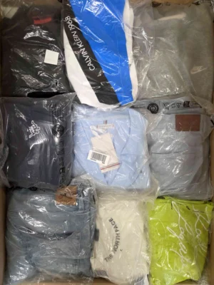 The photo shows a package with clothing in the category D.