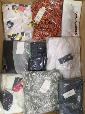 The photo shows a package with clothing in the category A.
