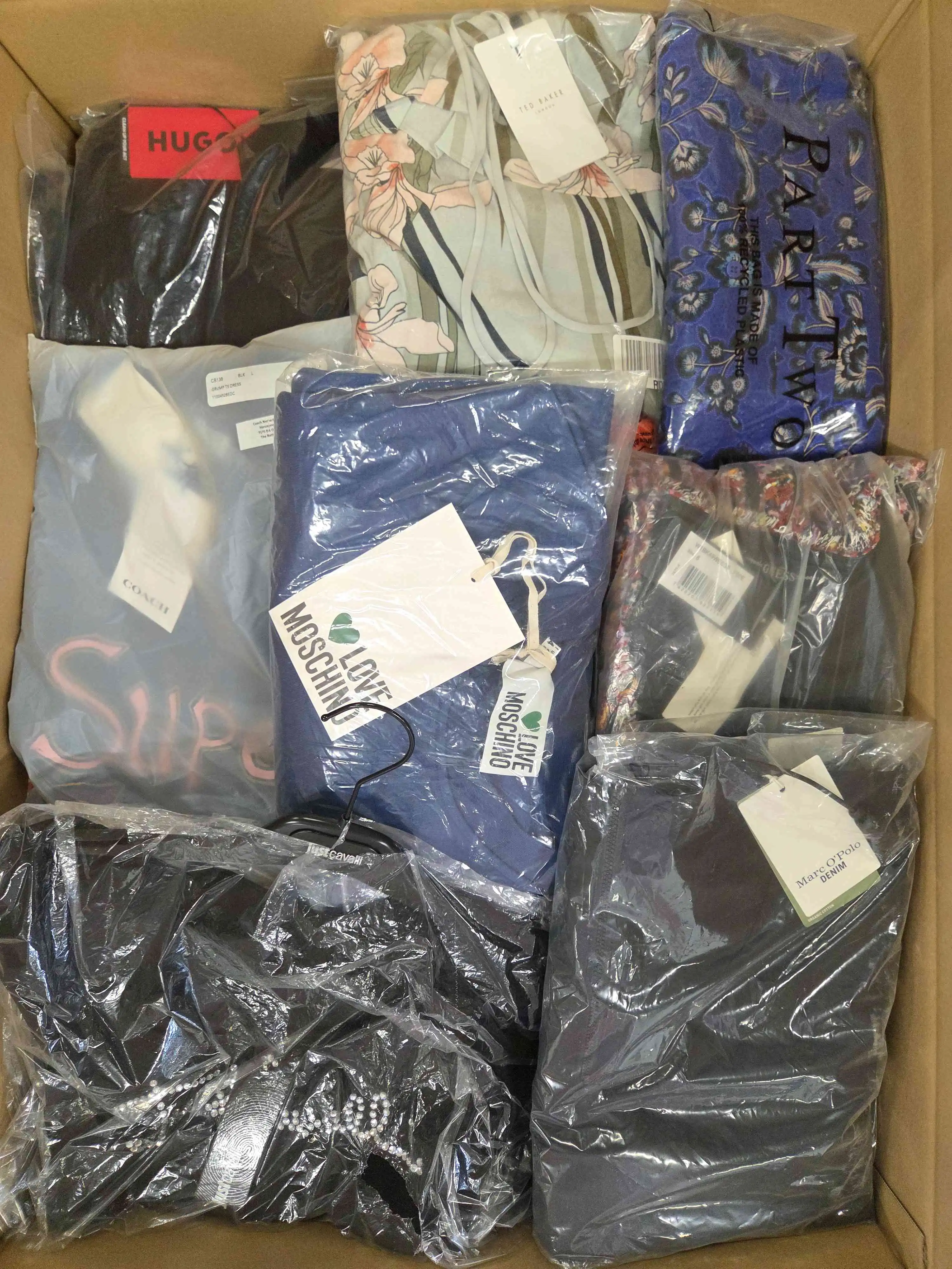 AD156 3 The photo shows a package with clothing in the category A.