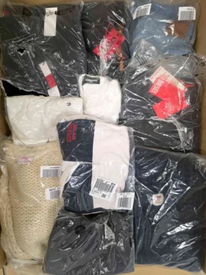 The photo shows a package with clothing in the category D.