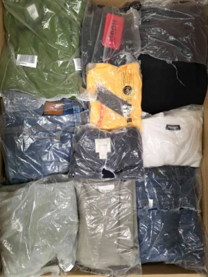 The photo shows a package with clothing in the category D.