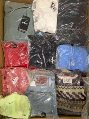 The photo shows a package with clothing in the category D.