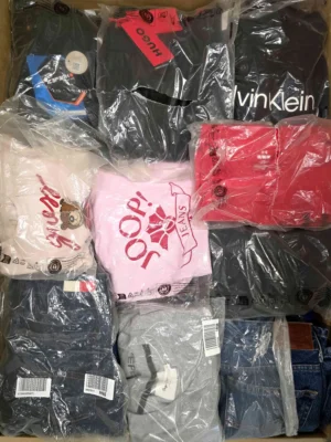 The photo shows a package with clothing in the category D.