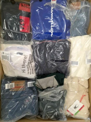 The photo shows a package with clothing in the category D.