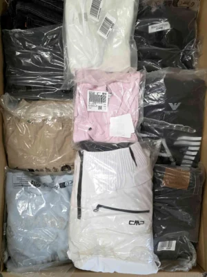 The photo shows a package with clothing in the category D.
