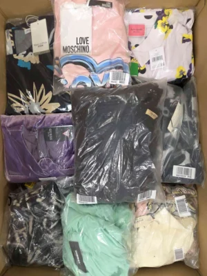 The photo shows a package with clothing in the category A.