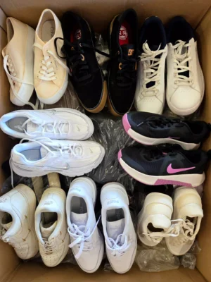 The photo shows a package with footwear in the category CSU.