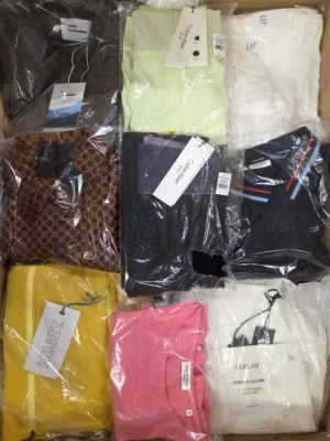 The photo shows a package with clothing in the category B.