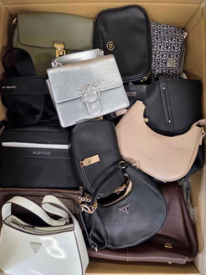 The picture shows a package with accessories in the category HC.