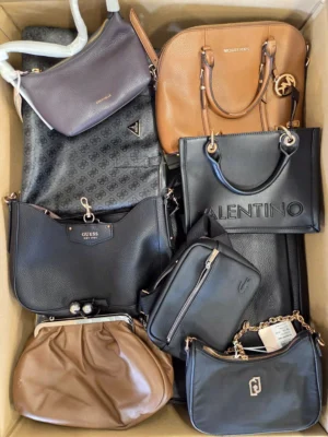 The picture shows a package with accessories in the category HC.