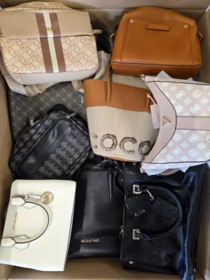 The picture shows a package with accessories in the category HC.