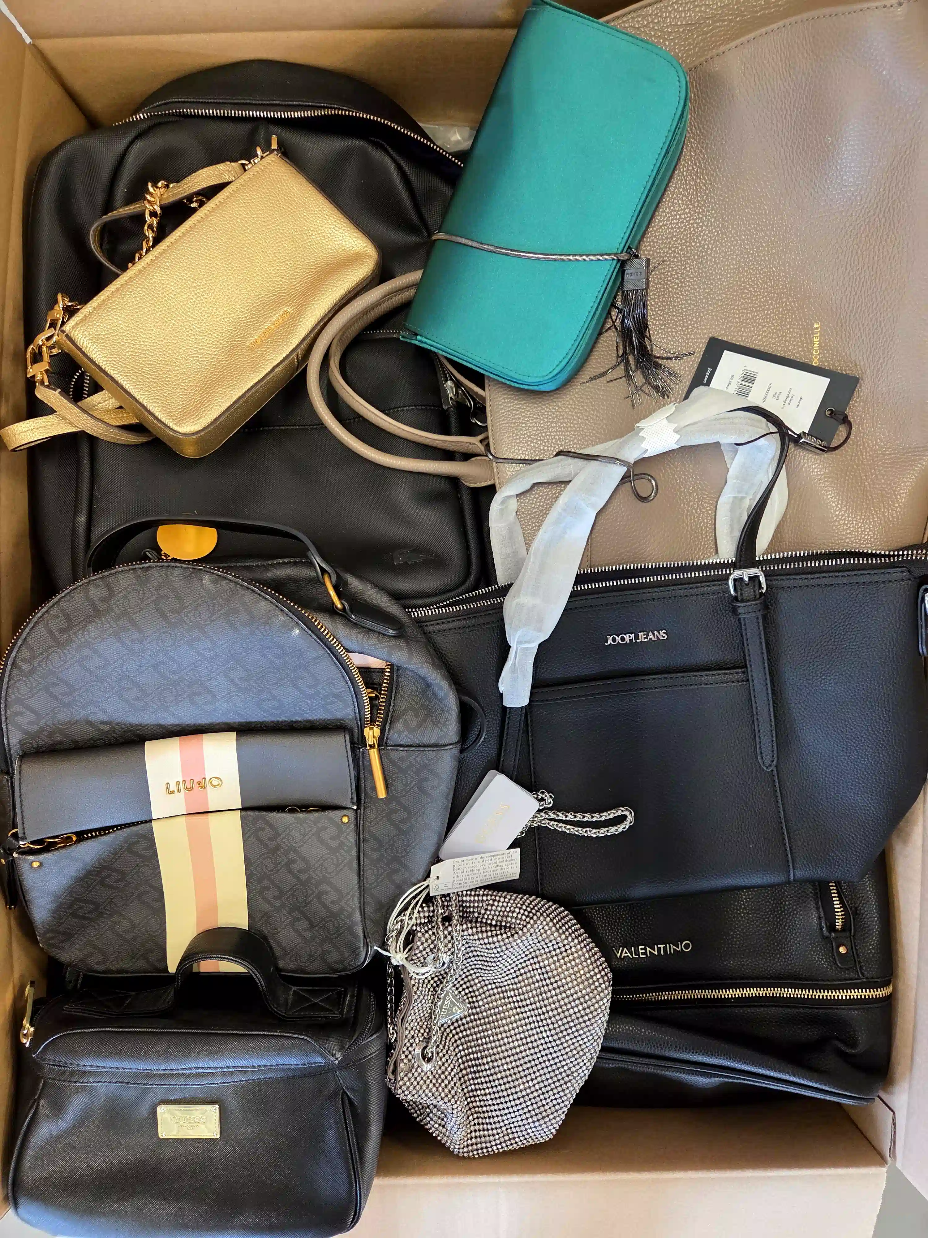 HC1793 3 The picture shows a package with accessories in the category HC.