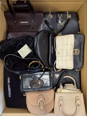The picture shows a package with accessories in the category HC.