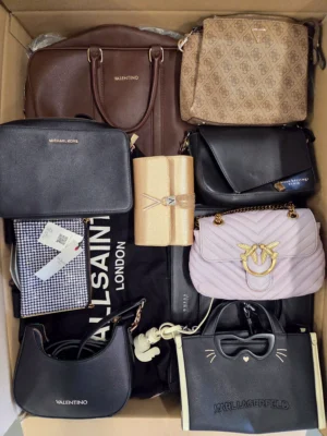 The picture shows a package with accessories in the category HC.