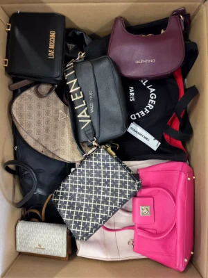 The picture shows a package with accessories in the category HC.