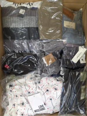 The photo shows a package with clothing in the category B.