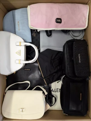 The picture shows a package with accessories in the category HC.