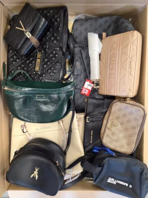 The picture shows a package with accessories in the category HC.