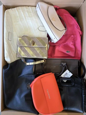 The picture shows a package with accessories in the category HC.