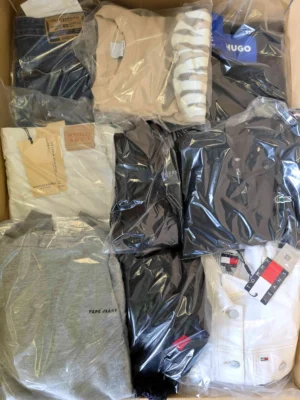 The photo shows a package with clothing in the category C.